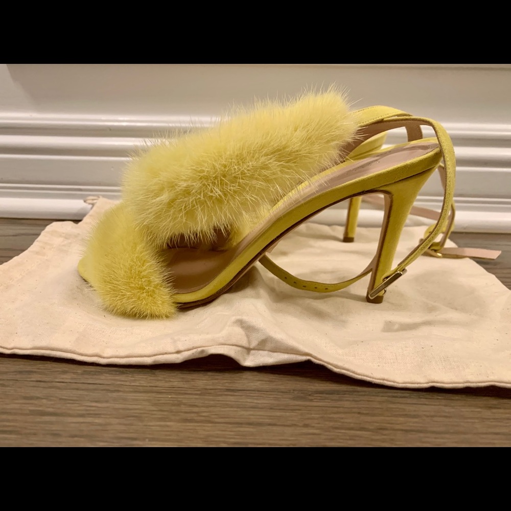 Barney’s New York Yellow Fur & Suede Sandals Heels - Picture 5 of 9